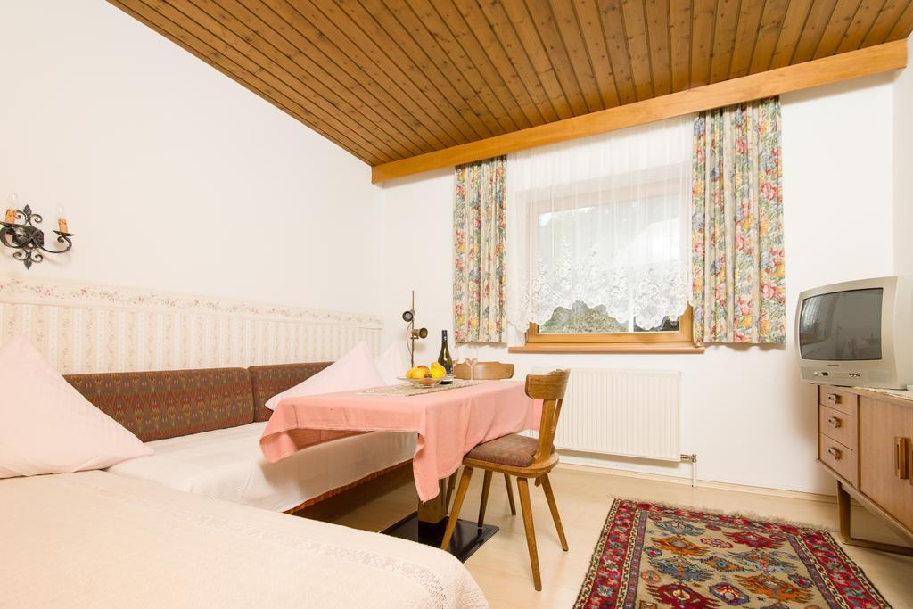 Gaestehaus Helga Scharnitz Δωμάτιο φωτογραφία